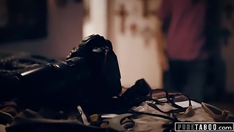 Demi Sutra'S Taboe Ontmoeting Met Fotograaf In Cowgirl-Stijl