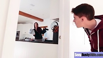 Housewife With Big Round Boobs In Hardcore Sex Action