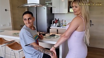 Monique Sources Gives Me A Hand And Then I Have Sex With Her Without A Condom Until I Ejaculate