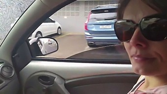 Ústna Rozkoš S Nadržaným Cestujúcim A Jej Vodičom