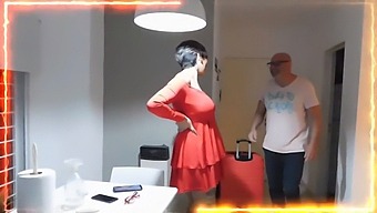Een Zwangere Vrouw Houdt Zich Bezig Met Anale Seks Om Voedsel En Onderdak Te Krijgen
