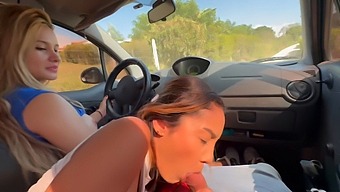 两个诱人的女人邀请我上他们的车,进行激情的口交。