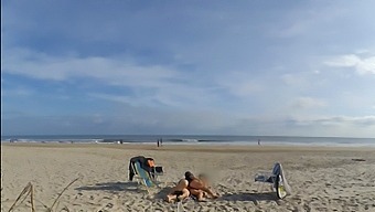Openbare Seks Op Het Strand Is De Beste Manier Om Te Ontspannen.