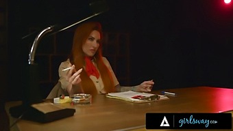 两个小骚女在营地辅导员面前闹翻天,被狠狠惩罚一顿。